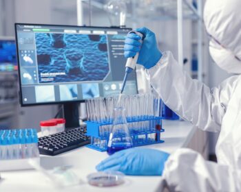Virolog coducting experiment in the course of coronavirus pandemic